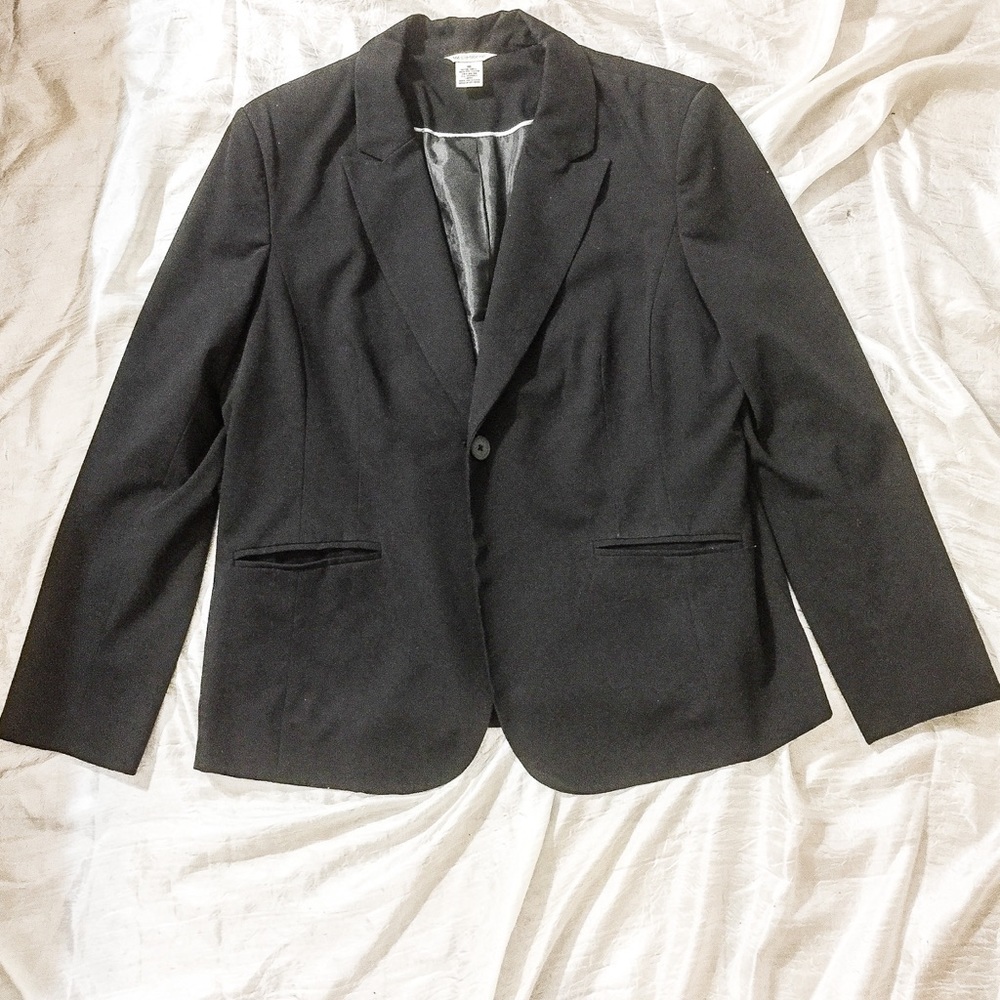 Liz Claiborne female gorgeous BLACK blazer!